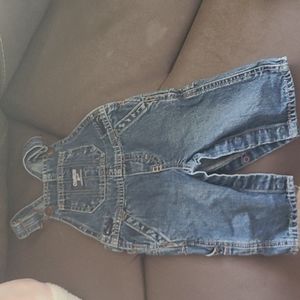 Great condition infant boys Osh Kosh jean overalls size 6 months